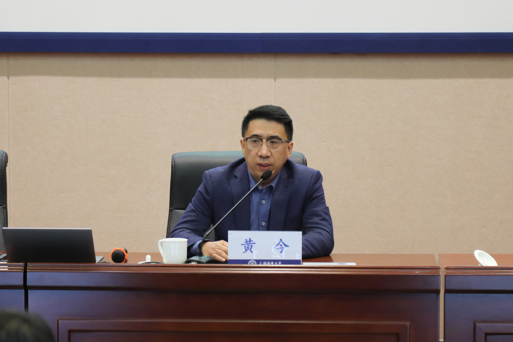 黄今副总裁以“世界海事发展展望”为题作辅导报告