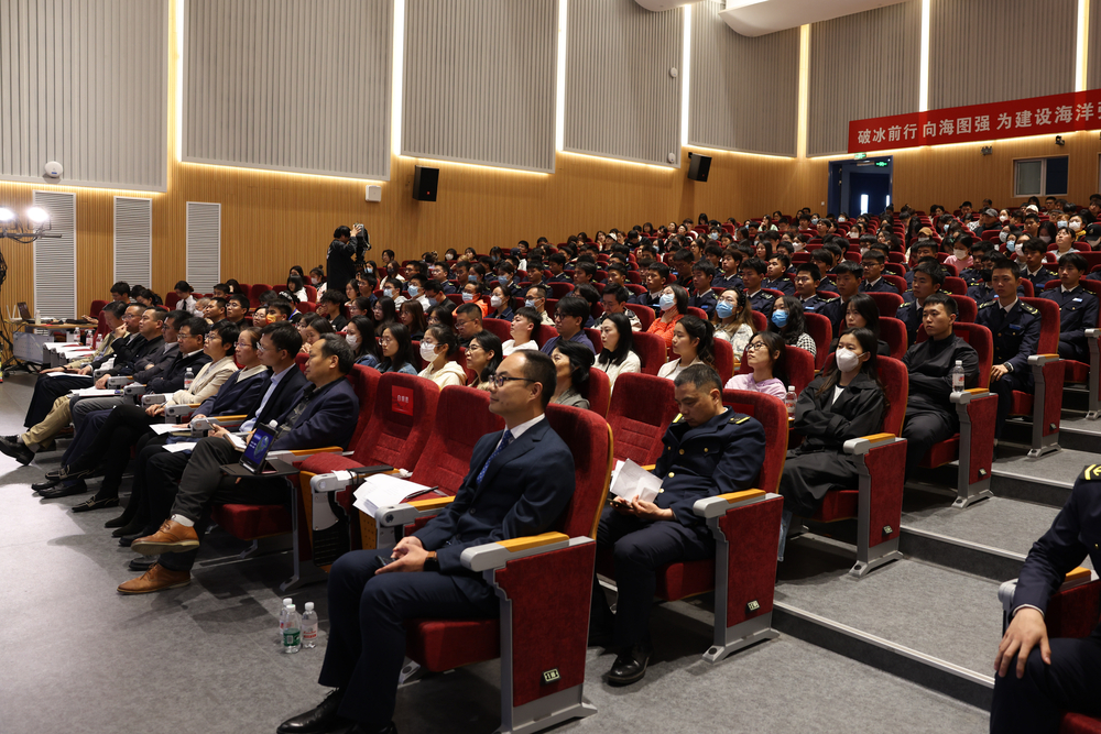 事迹报告会现场