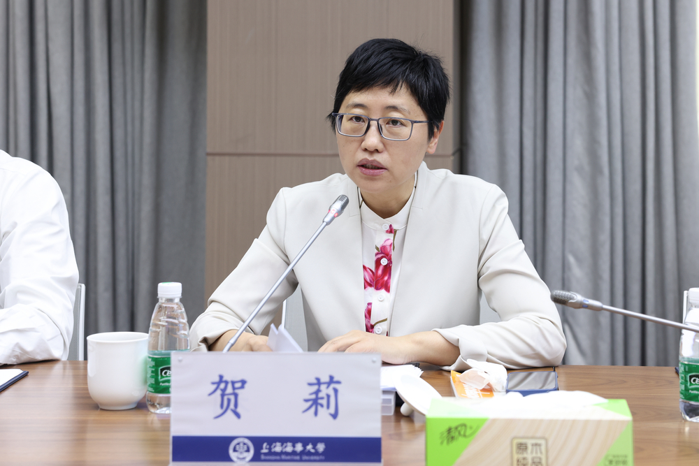 校党委副书记贺莉作开班动员