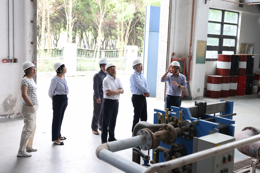 孙真荣一行参观自动化机舱实验室