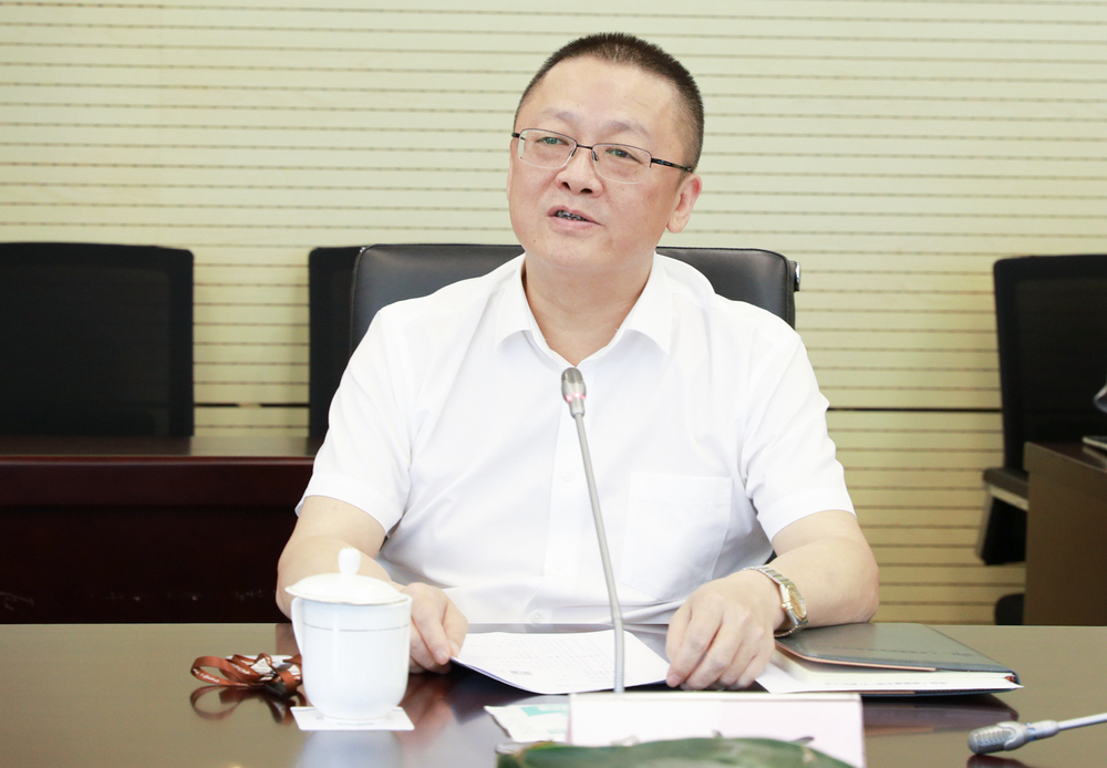 邵宇平介绍港城集团建设情况