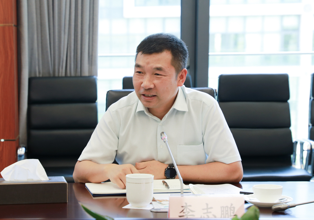 李志鹏介绍学校基本情况