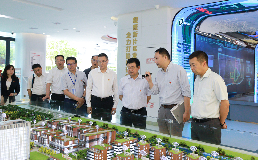 参观海立方党群服务中心