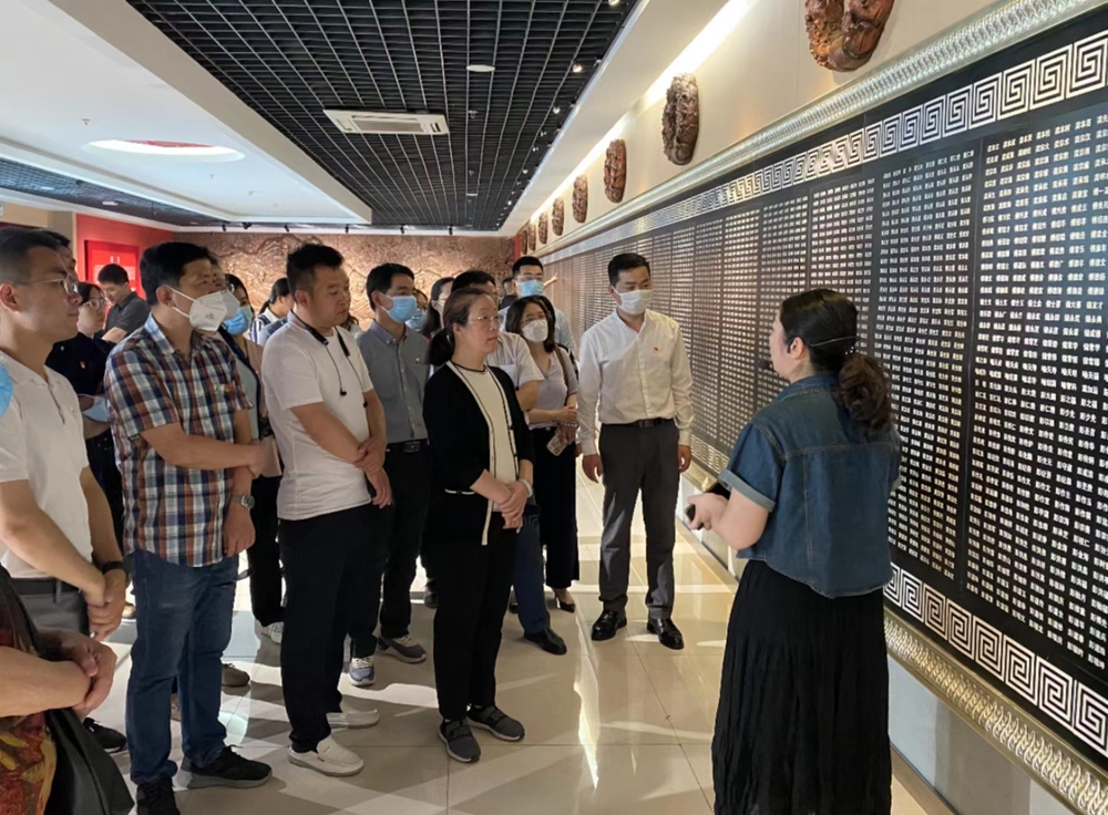 在金寨县革命博物馆上微党课