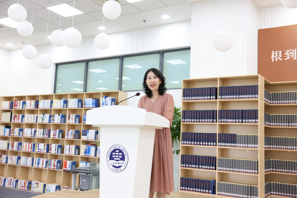 外国语学院院长张滟发言