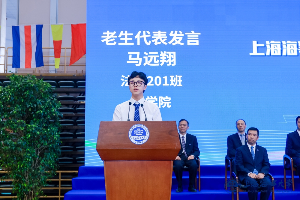 法学院法卓201班的马远翔代表老生发言