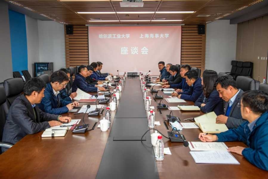 在哈尔滨工业大学座谈交流