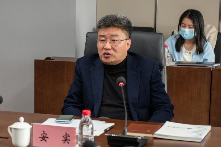 哈尔滨工业大学常务副书记安实介绍学校发展情况
