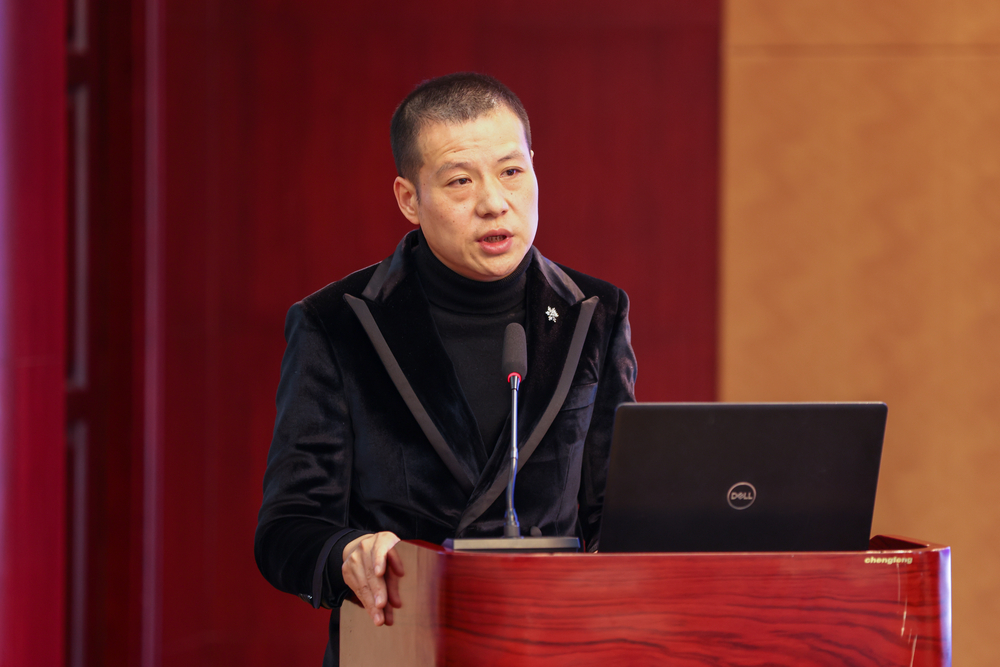 殷骏副教授作交流发言