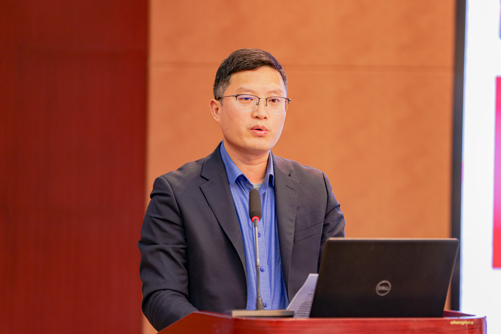 张永锋高级工程师作交流发言